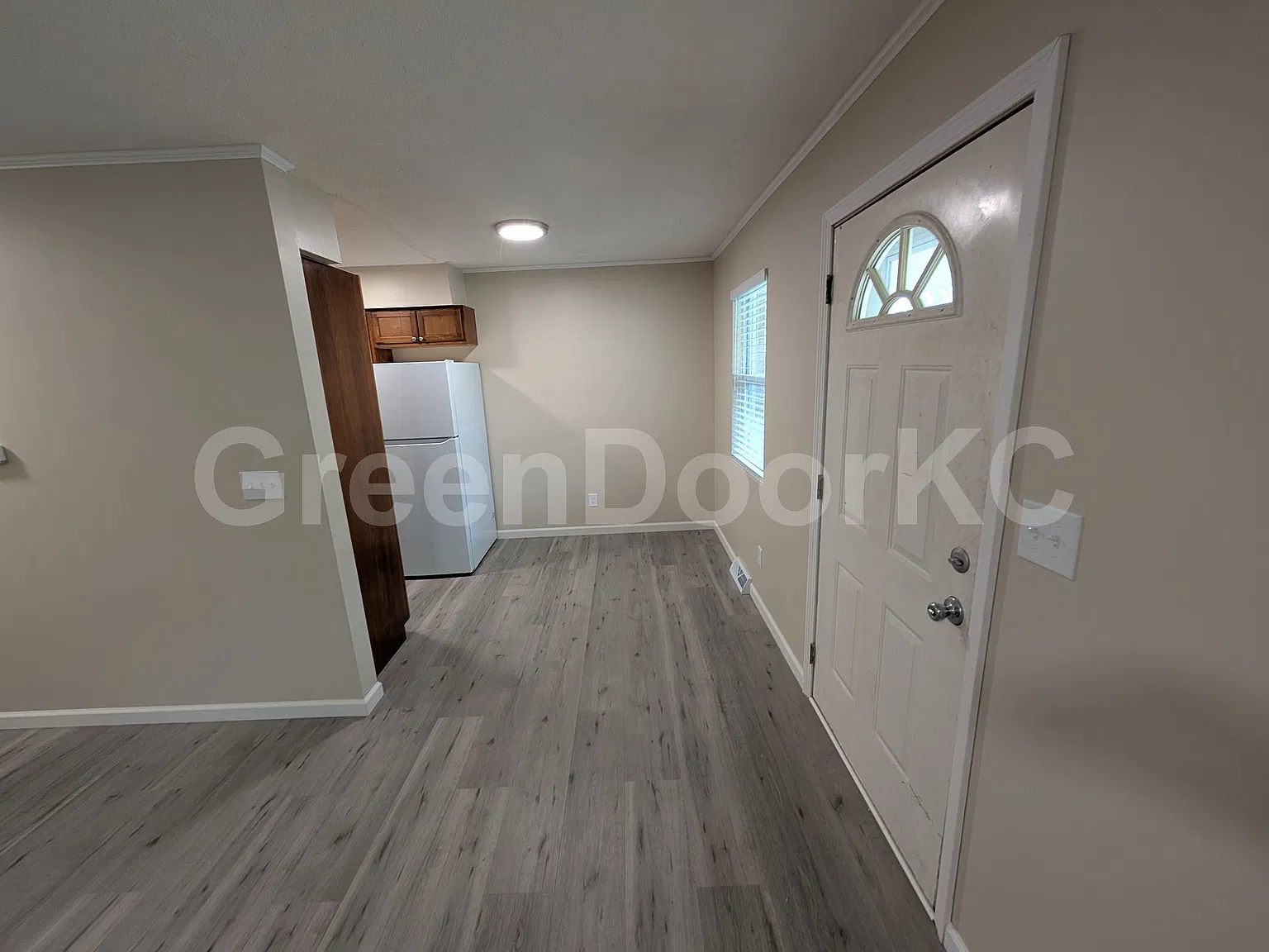 413-415 Holiday Drive - 413 — Photo 4