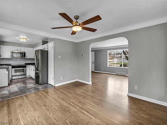 5th image of 4304 Clague Rd