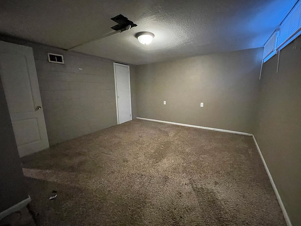 2nd image of 910 1/2 W 12th Ave APT 2