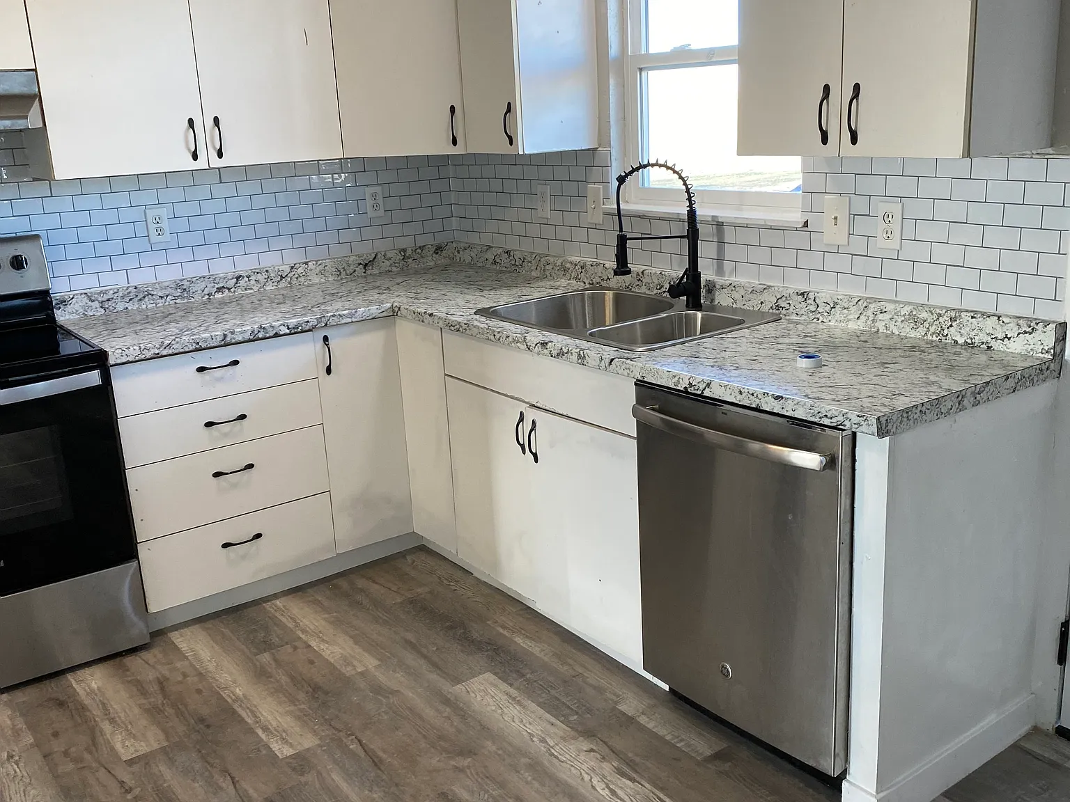 Remodeled 2 bedroom apartment — Photo 1