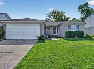 27066 Sutherland St, Southfield, MI 48076
