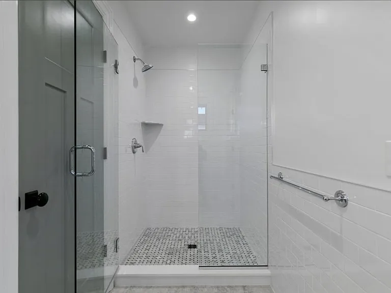 "Loft" - 2 BR @ 87 East Ave