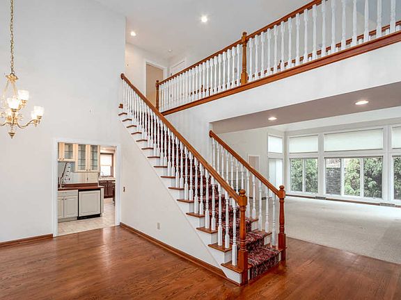 3rd image of 10230 Ashton Close