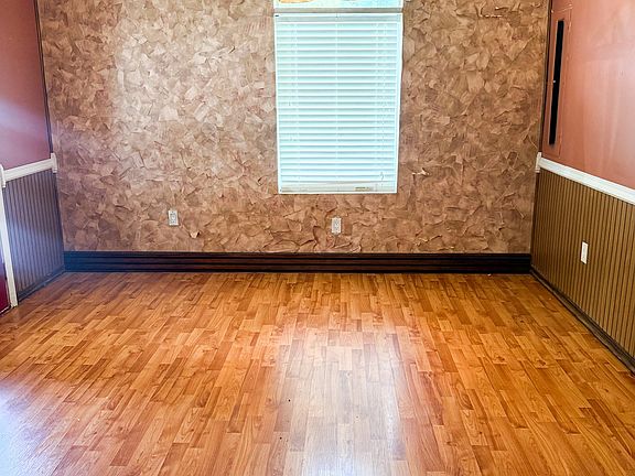 3rd image of 108 Sunset Cir