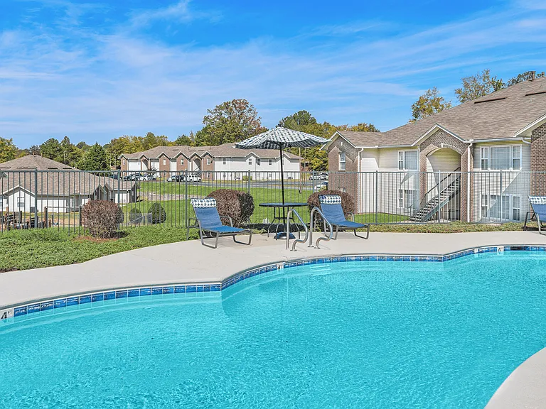 Oak Crest Apartments — Photo 4