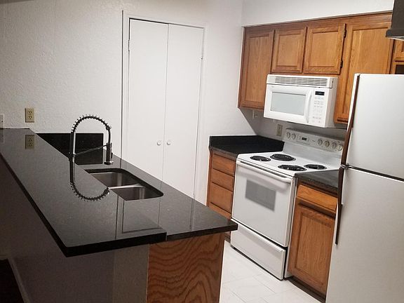 4th image of 27 Shady Valley Ct
