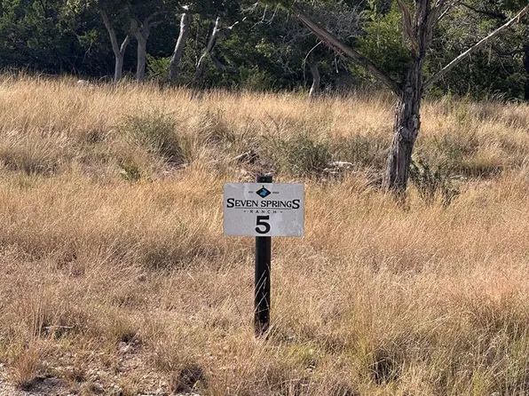 5 North Rd, Junction, TX 76849