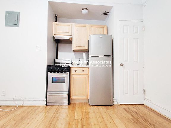 5th image of 936 W End Ave #B13