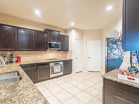 4th image of 10112 Horseshoe Ln