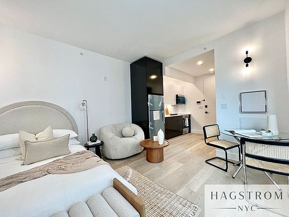 4th image of 1042 President St #3Z