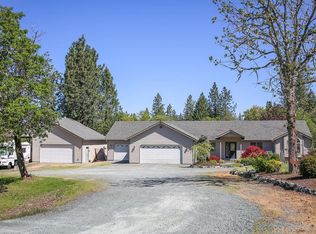 250 Glenbe Dr, Grants Pass, OR 97526