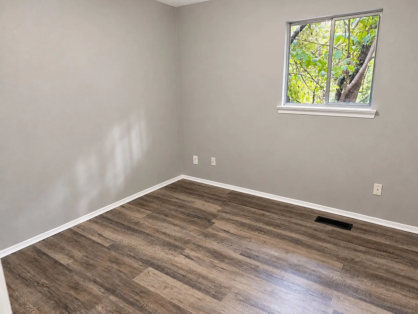 3 bed, 1.5 bath, $1,800 — Photo 4
