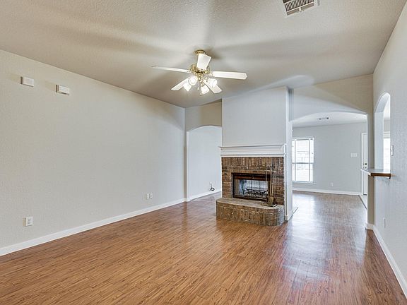 2nd image of 313 Nocona Dr