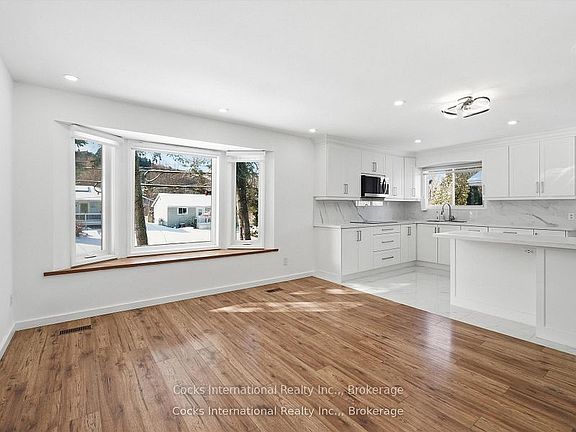 4th image of 36 Susan St W