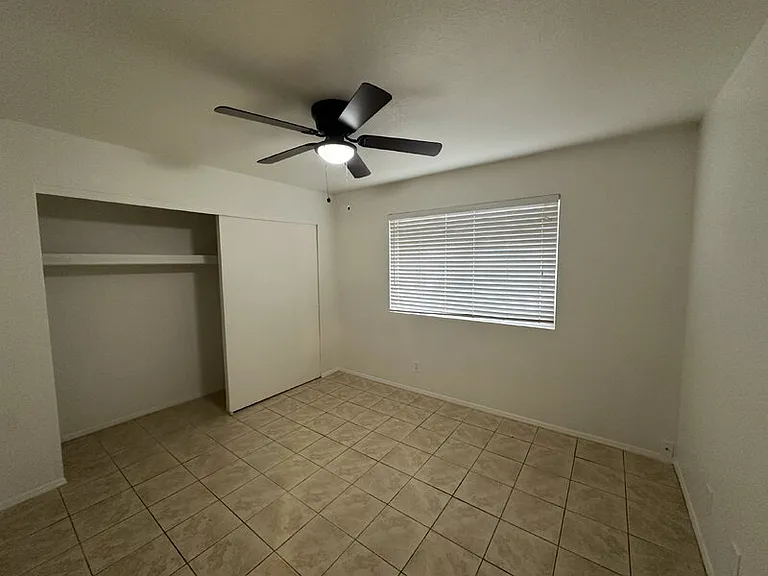 1559 W Mercer Ln — Photo 13