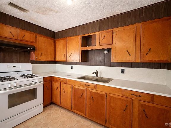 4th image of 65 Anthony Ct