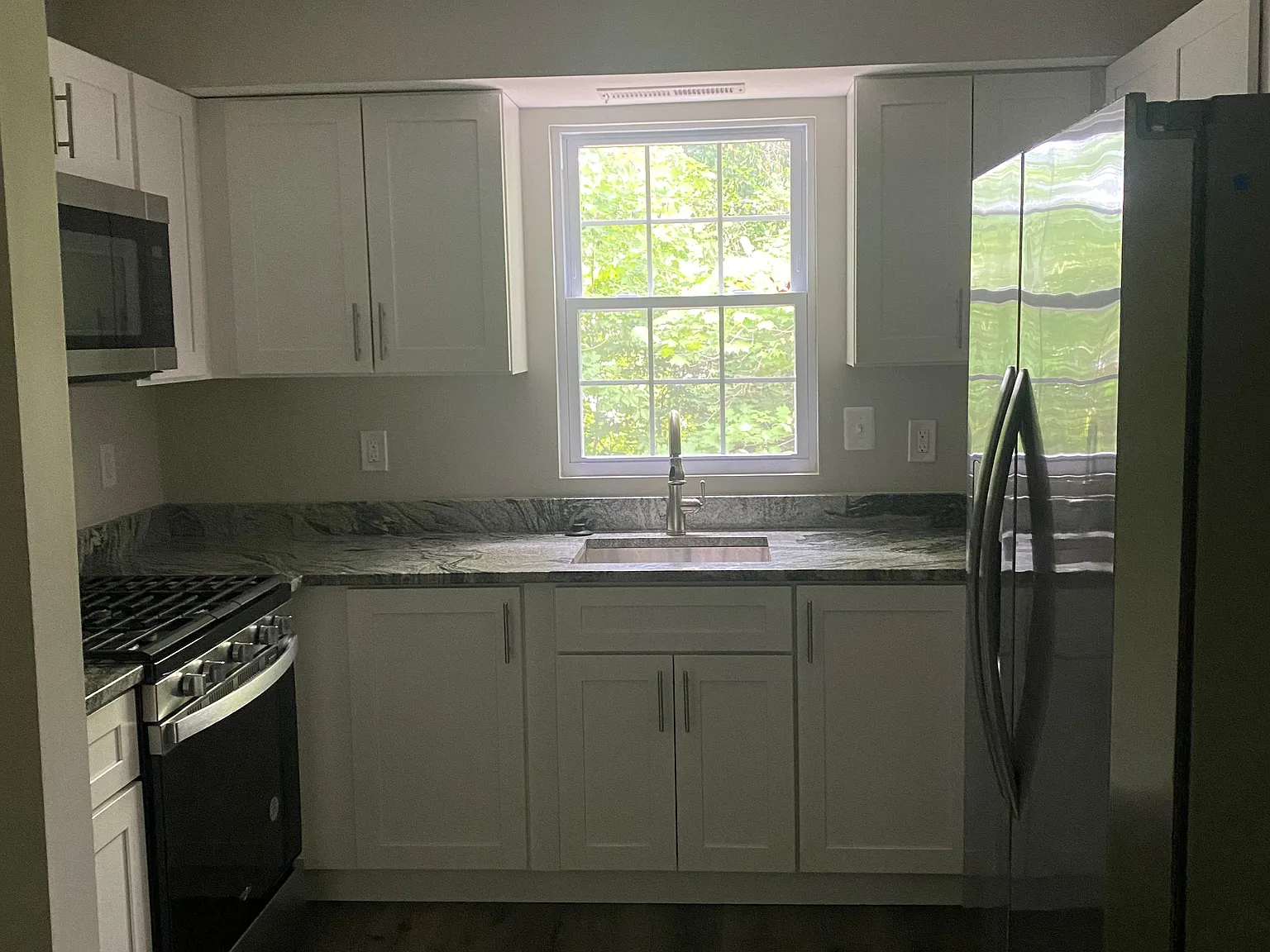 2 bed, 879 sqft, $1,650 — Photo 3