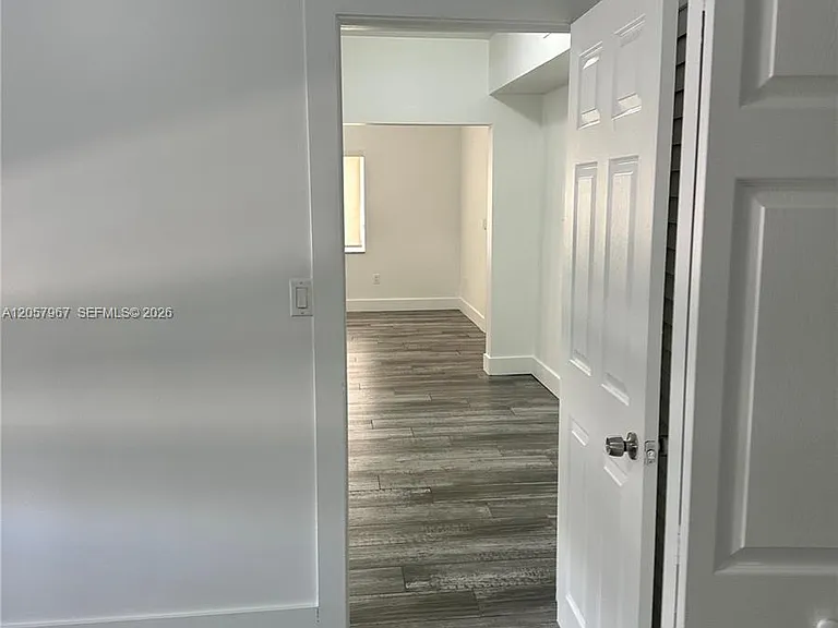 2500 NE 192nd St #6 — Photo 8