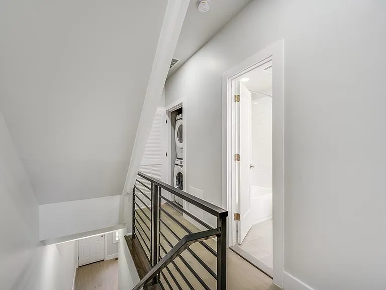 1903 N Taylor St — Photo 10