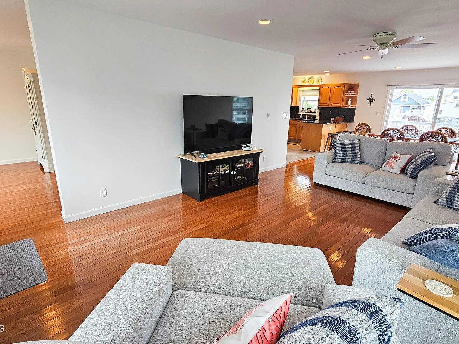 3 bed, 2.5 bath, 1904 sqft, $2,850 — Photo 4