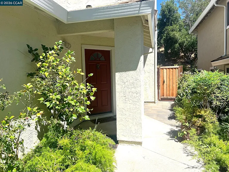 1115 Crest Ridge Ln — Photo 3