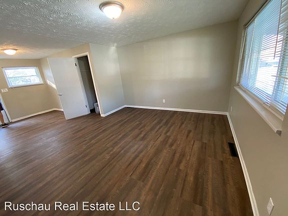 3rd image of 308 Windsor Ct