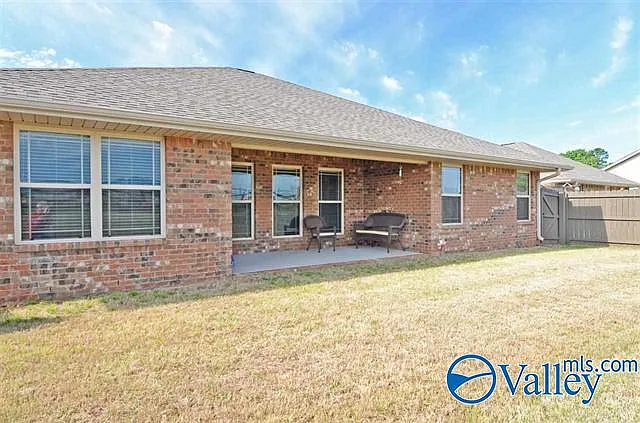 206 Fields Pond Dr — Photo 2