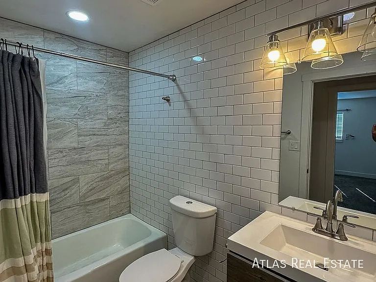1129 W 650 North St — Photo 25