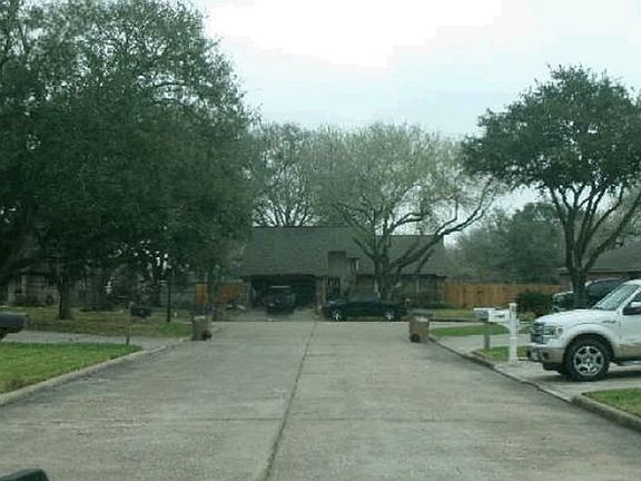 Exterior Neighborhood (street photo)