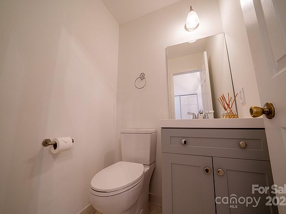 4th image of 5701 All Saints Ln