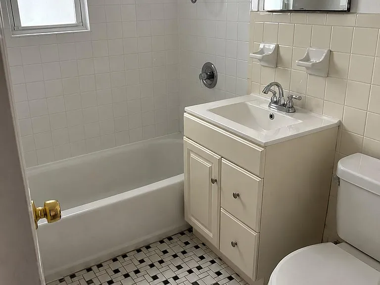 646 Commonwealth Ave — Photo 5