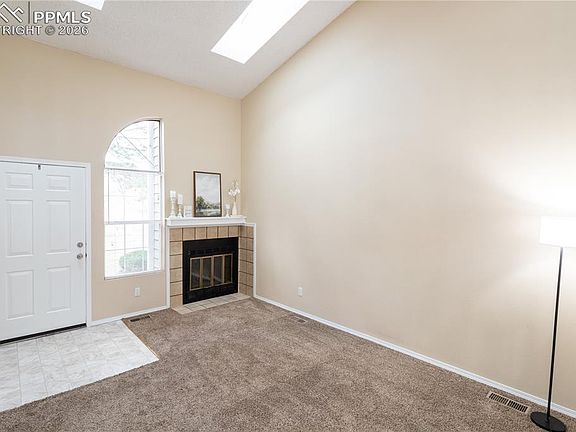 4th image of 2048 Palm Dr