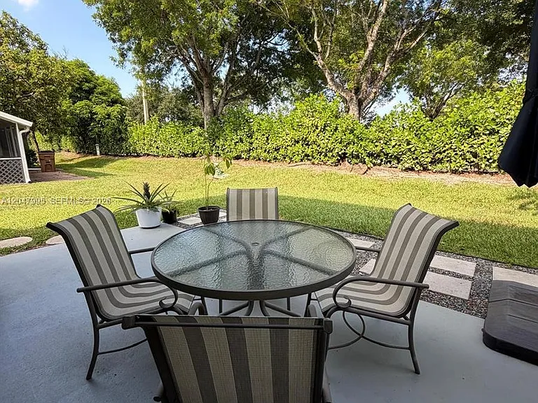 1428 SW 47th Ave — Photo 38