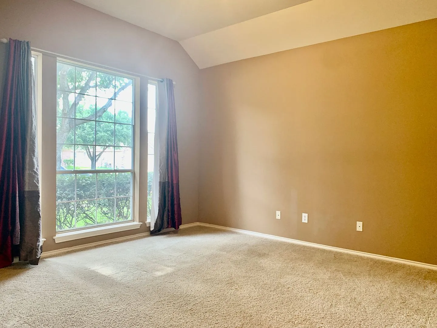 3 bed, 2.0 bath, 2185 sqft, $2,300 — Photo 3