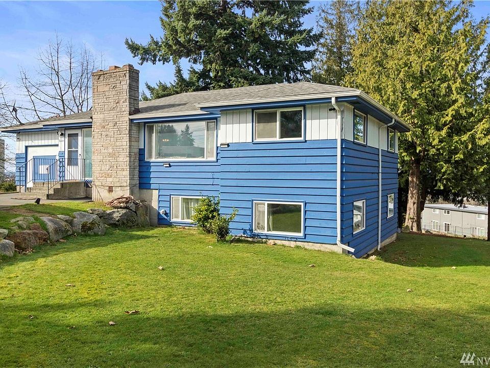 Sought After Daylight Rambler ! Prefect for commuters , Close to Angle Lake Light Rail, I-5 Centrally Located Between Seattle & Tacoma. Des Moines Marina With Olympic Mountain Views.Come Check This Turn Key Home Out Today !
