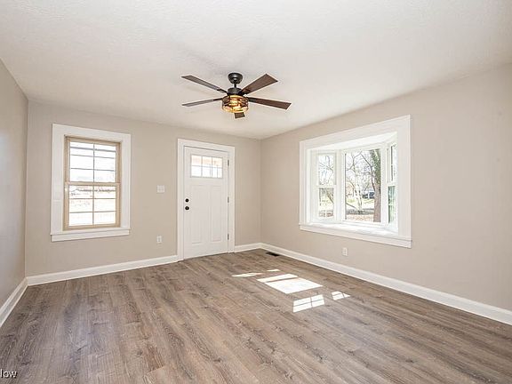 5th image of 4095 Homeland Ave NE