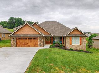 613 Peachtree Dr, Maryville, TN 37801