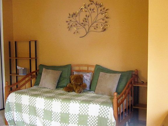 Private room suite for rent - Bedroom area