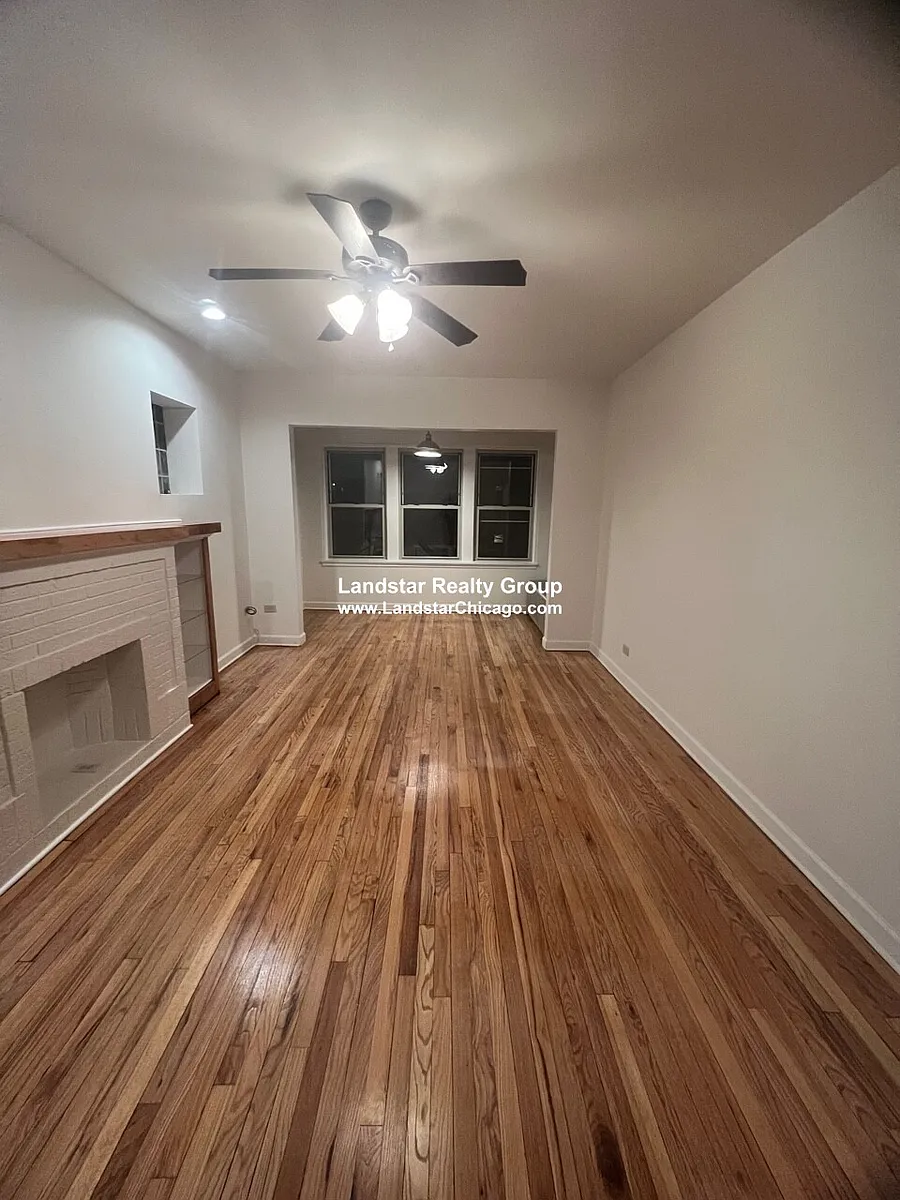 Building Photo - 3848 W Ainslie St #2