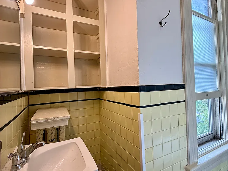 625 Niagara St #3 — Photo 11