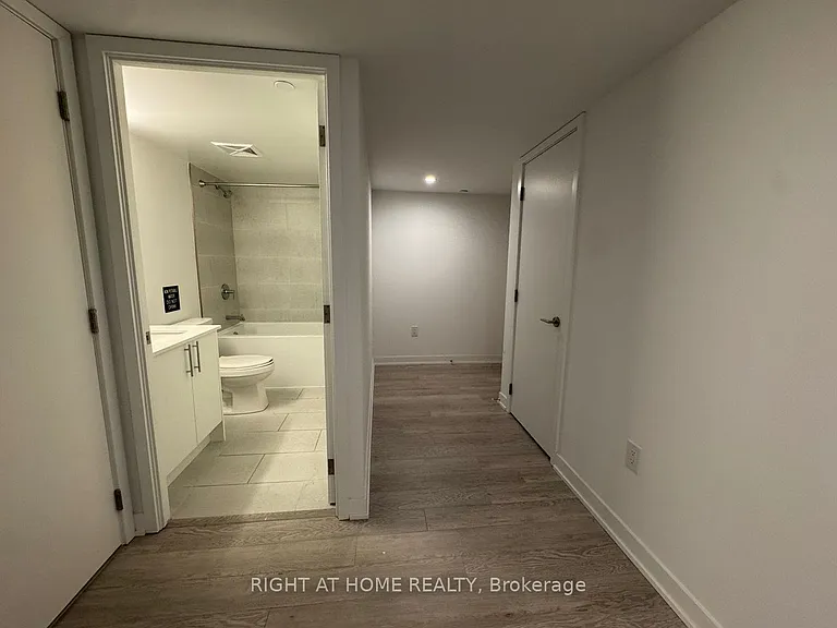 3 Strathgowan Ave #224 — Photo 17