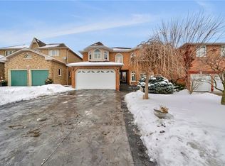 22 Caswell Dr, Hamilton, ON L9C 7N2