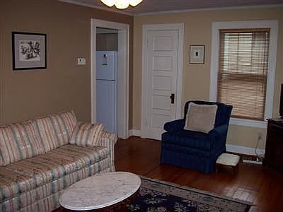 2nd image of 303 W Chestnut St
