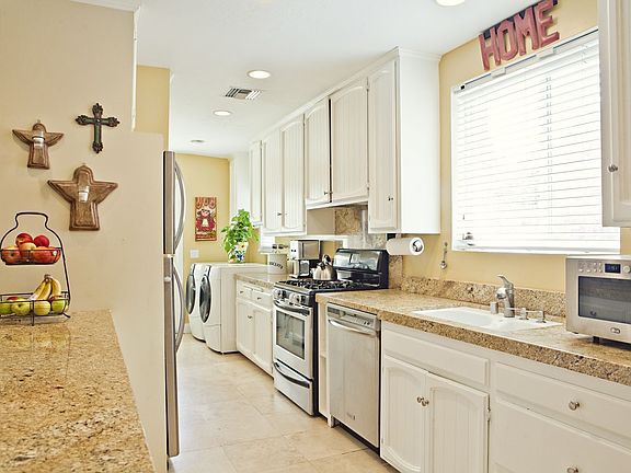 4th image of 2816 Manning Ave