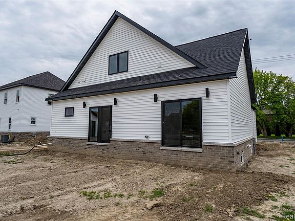 4th image of 3551 7th St
