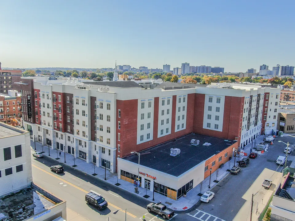 450 Main St #639