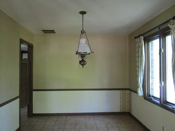 5th image of 401 Richie Ave