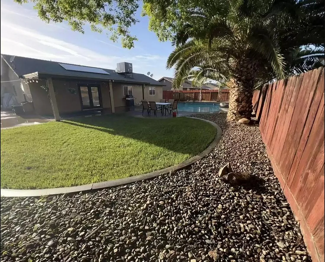3 bed, 1291 sqft, $2,350 — Photo 4