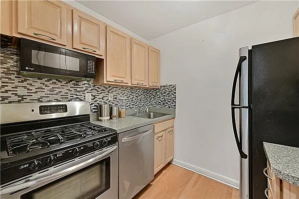 Sold by Exclusive Properties Sotheby's International Realty | media 18