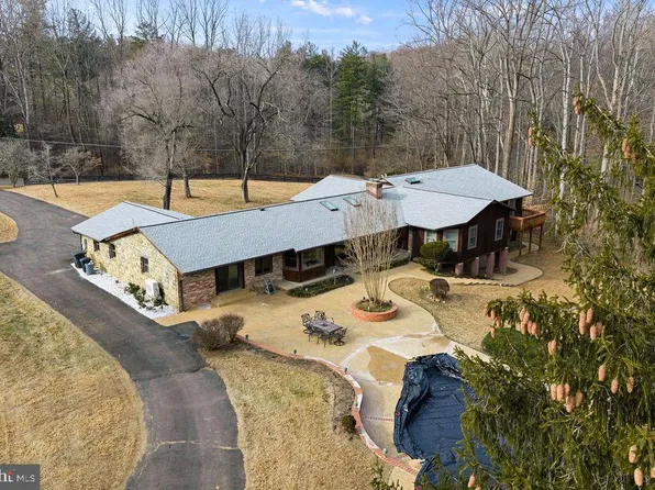 6713 Briarcroft St, Clifton, VA 20124